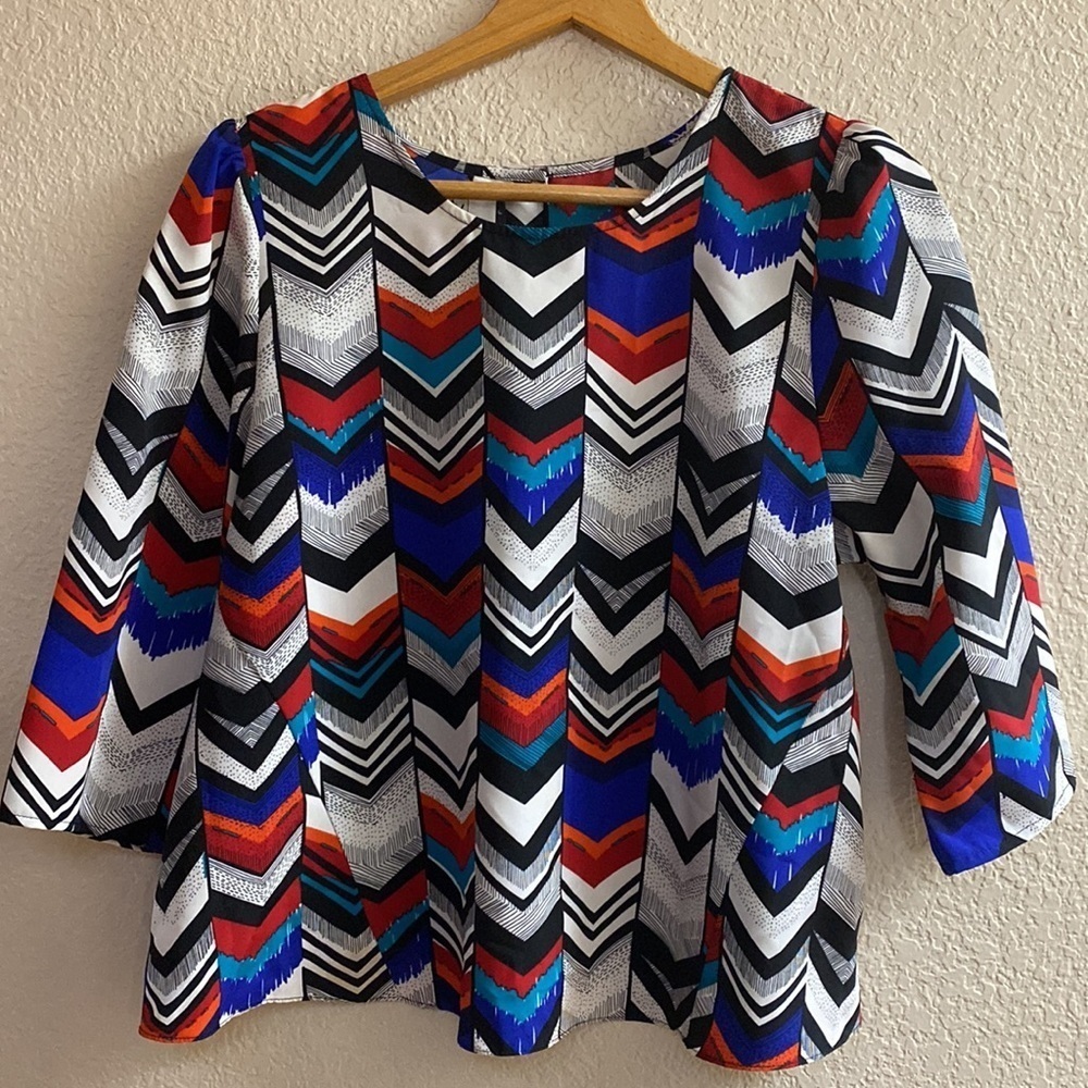 DOLCE Vita multi colored geometric open back 3/4‎ sleeve scoop neck blouse top
